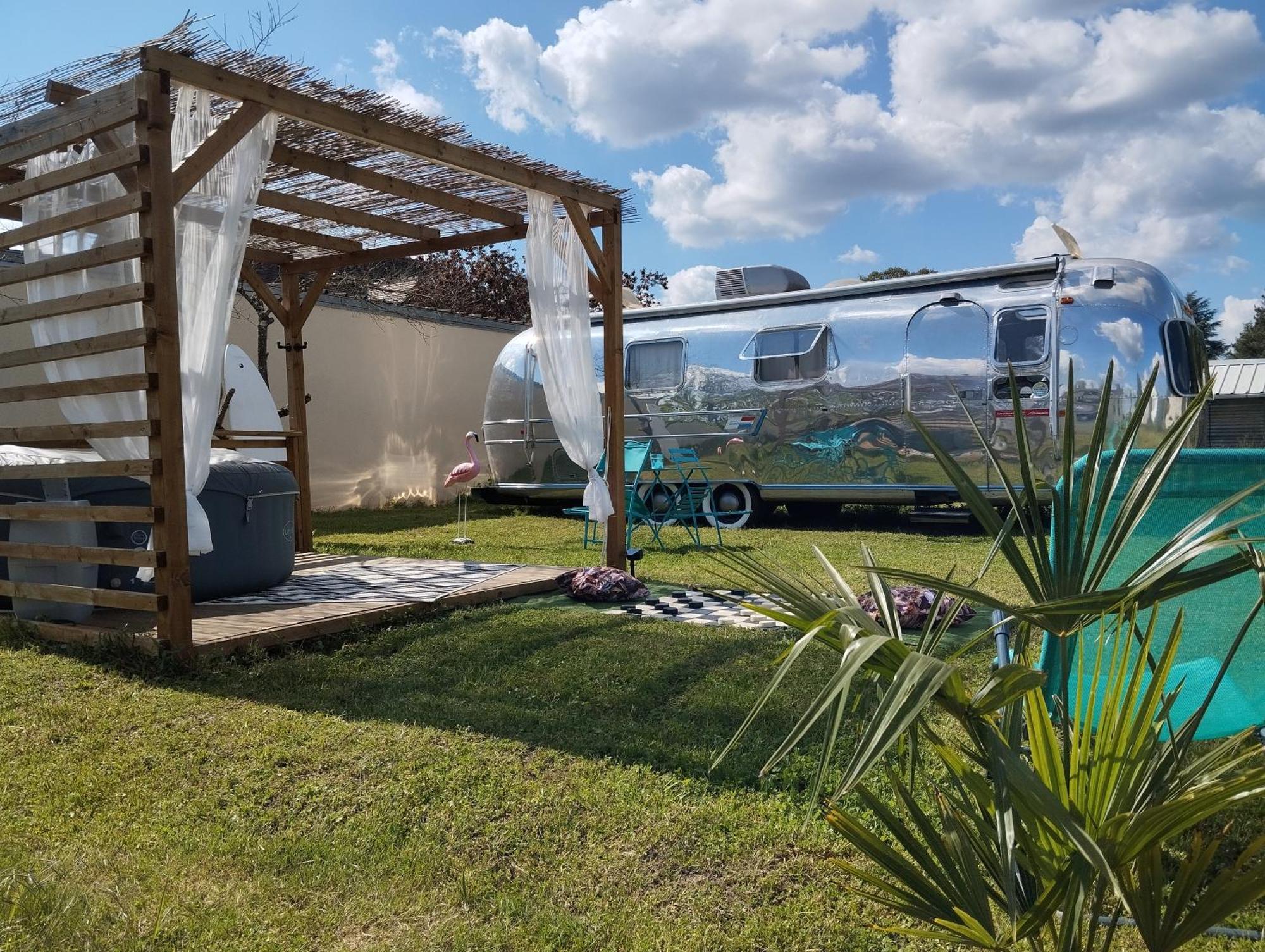 Vintage Camp Hotel Chabris Bagian luar foto